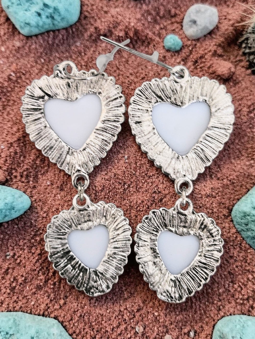 BLACK AND WHITE CHECKERED HEART DANGLE EARRINGS - Picture 2 of 2